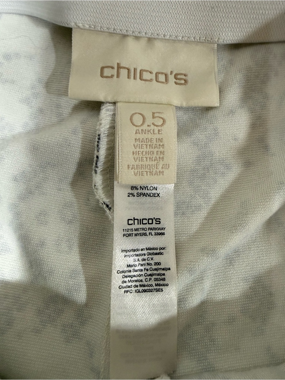 Chico's Sz 0.5 Juliet Shadow Lace Printed Slim Ankle Pants Black Cream Small/6 - Picture 3 of 6